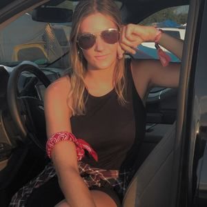 Meet your Posher, Becca